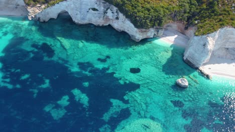 White-pebble-beach-with-turquoise-blue-lagoon-on-Ionian-Island,-Greece
