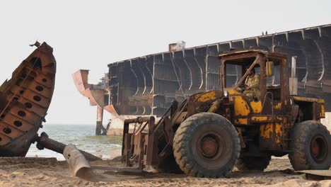 CAT-Wheel-Loader-Moving-Steel-From-Hull-Of-Dismantled-Ship-At-Gadani