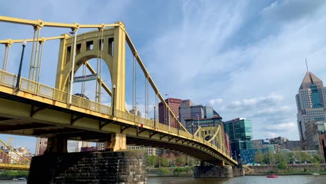Berühmte-Roberto-Clemente-Brücke-In-Pittsburgh