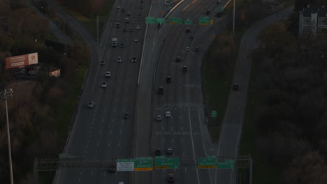 4k-drohnenansicht-Von-Autos,-Die-Auf-Der-Nordautobahn-I-45-In-Houston-Fahren