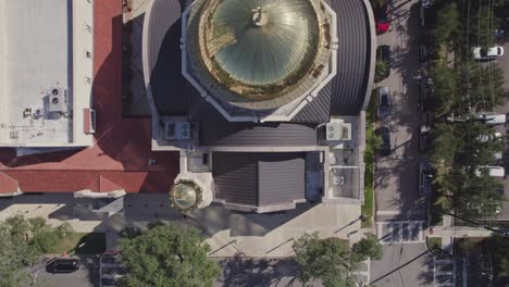 Aerial---Vertical-shot-of-Annunciation-Greek-Orthodox-Cathedral-in-Houston,-TX