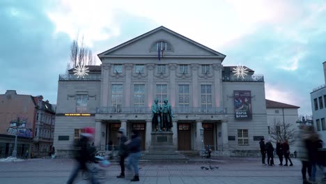 Lapso-De-Tiempo-De-Weimar-De-Theaterplatz-Con-El-Monumento-De-Goethe-Y-Schiller