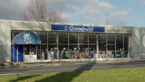 Wide-Shot-of-a-Goodwill-Store-in-Stamford,-Connecticut