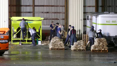 City-Workers-Producing-Sandbag-To-Fight-Flooding-In-Abbotsford,-British-Columbia,-Canada