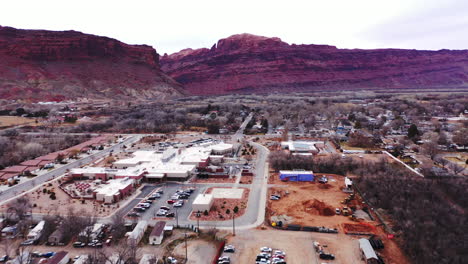 Aerial-shot-of-car-parking-area-in-the-Moab,-Utah