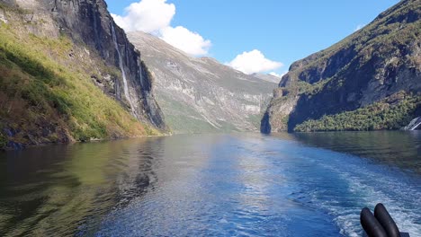 Fjord-landscape-in-the-UNESCO-World-Heritage-Site-Geiranger-Fjord-near-Geiranger,-Norway