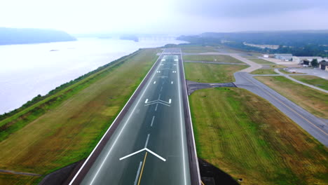 Motion-graphic-illustration-of-runway-at-airport