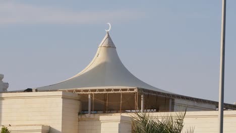 Masjid-E-Sarwar-Canopy-Roof-Seen-From-Outside-In-Bahria-Town,-Karachi