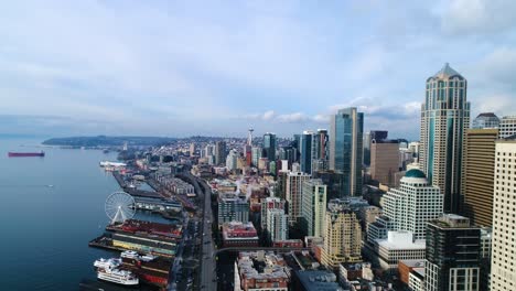 Orbiting-aerial-view-of-Seattle's-waterfront-in-2017-with-the-Viaduct-still-standing