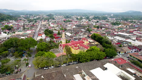 Vista-Orbital-De-La-Plaza-Principal-De-Coatepex-En-Mexico