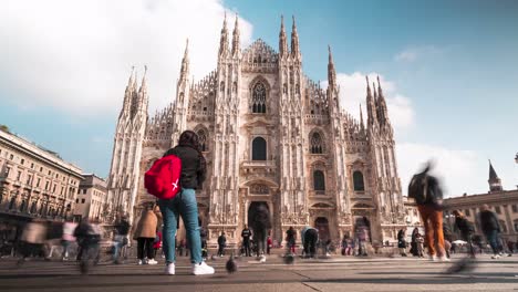 Time-lapse-of-Milano-city-center-duomo-main-square-cathedral-crowded-with-tourist