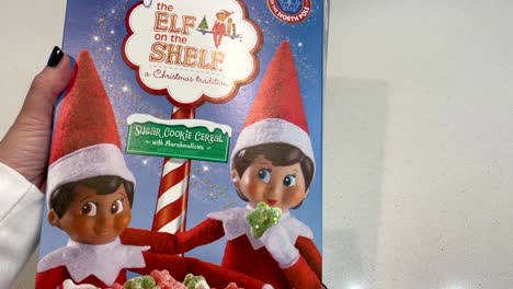 Die-Elfe-Im-Regal-Weihnachtsmüsli