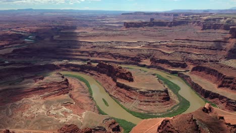 Green-River,-Canyonlands-National-Park,-Moab,-Utah,-USA---aerial-drone-shot