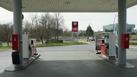 Empty-petrol-station-because-of-gas-price-hike