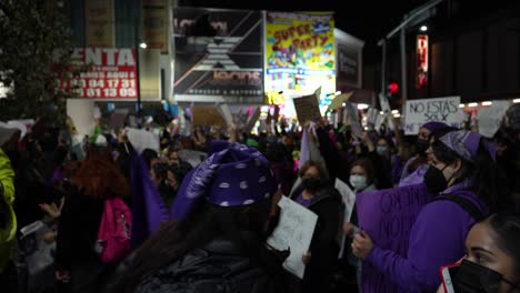 Monterrey,-Mexiko---8.-März-2022:-Mutige-Gruppe-Von-Frauen-Protestiert-Während-Des-Internationalen-Frauentags-Vor-Dem-Regierungspalast-Von-Nuevo-León-Auf-Dem-Berühmten-Macroplaza