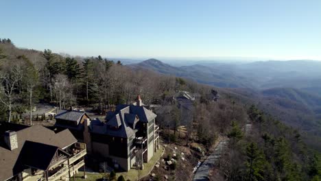 Blowing-Rock-NC,-North-Carolina-luxury-homes-with-long-range-views