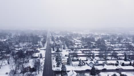 Parallax-4K-drone-video-of-neighborhood-in-suburbs-of-Grand-Rapids,-Michigan