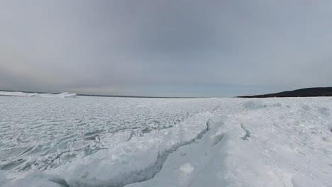 Lago-Superior-En-Marzo-Desde-El-Puerto-De-águila,-Michigan