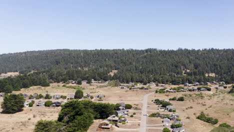Aerial-pull-back-and-tilt-down-over-Sea-Ranch,-California