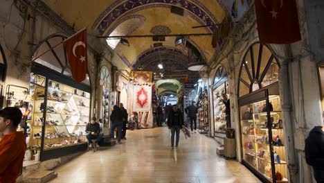 Istanbul,-Turkey---Jan-3,-2021:-The-shops-and-crowds-of-people-inside-the-Spice-Bazaar-of-Eminonu-district,-the-old-city-of-istanbul