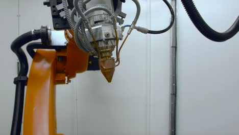 Robotic-laser-head-for-metalworking-in-engineering-laboratory