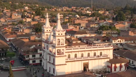 Old-And-Unique-Architectural-Design-Of-San-Cristobal-Church-In-magic-town-of-Mazamitla,-Jalisco,-Mexico---hyperlapse-shot