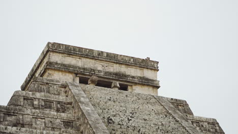 Close-up-of-historical-Chichen-Itza-pyramid-in-Yucatan,-Mexico-on-cloudy-day