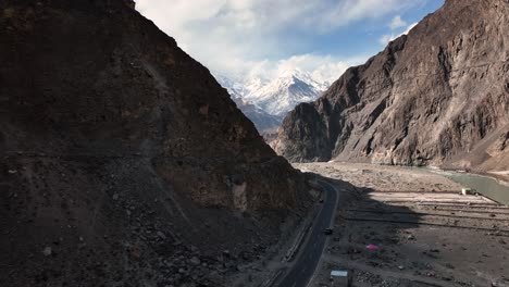 Aussichtspunkt-Am-Passugletscher-Auf-Der-Neuen-Seidenstraße-National-Highway-35-Oder-China-Pakistan-Friendship-Highway