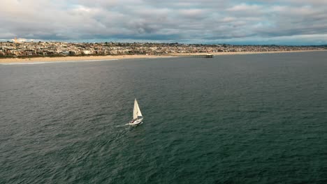 Boat-Sails-In-The-Manhattan-Beach-Coast-In-California