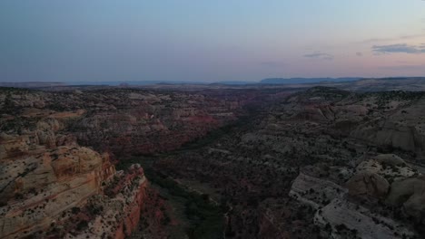 Vermilion-Cliffs-National-Monument-Landschaften-Bei-Sonnenuntergang-In-Utah---Luftdrohnenaufnahme