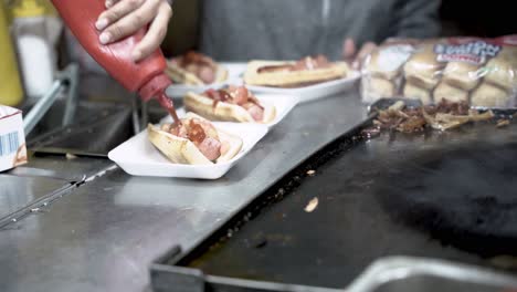 Serviert-Köstliche-Hotdogs-In-Mexiko