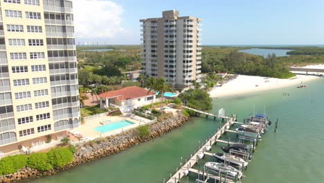 Waterfront-buildings-in-Lovers-key,-Southwest-Florida