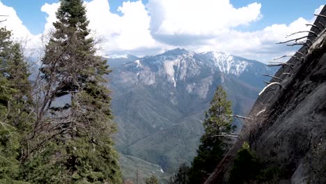 Approaching-Castle-Rocks-peak-in-Sequoia-National-Park,-California,-Dolly-in-shot
