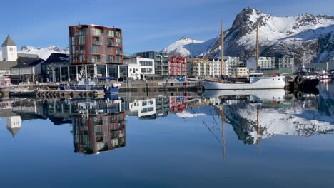 Static-shot-off-the-main-pier-in-the-center-of-Svolvaer-Harbor-on-a-sunny-day,-Lofoten-Island
