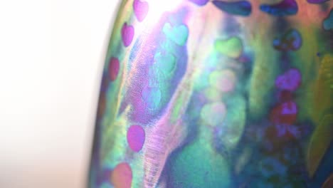 Schöne-Oxidationsfärbung-Auf-Diesem-Mundgeblasenen-Eiförmigen-Briefbeschwerer-Aus-Glas
