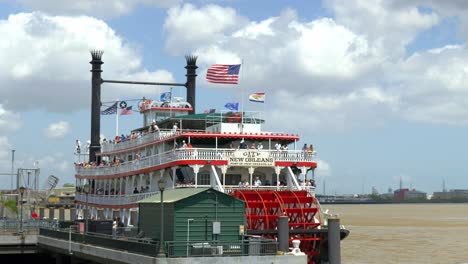 Stadt-New-Orleans-Riverboat-Mississippi-River-Docking