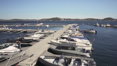 Angedockte-Boote-In-Einem-Yachthafen-Von-Kragerø