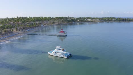 Luxury-yacht-anchored-in-front-of-Bahia-Principe-Hotel-and-Resort-at-La-Romana,-Dominican-Republic