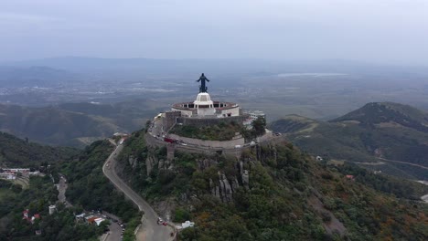 Antenne:-Christus-Der-König,-Chichimequillas,-Guanajuato,-Mexiko,-Drohnenansicht