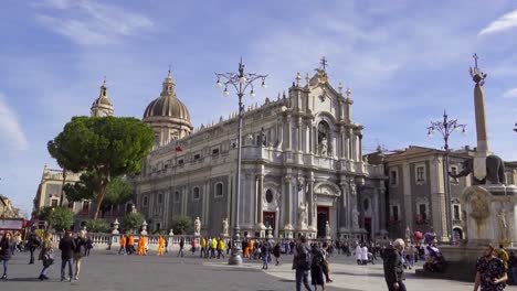 Piazza-del-Duomo-town-square-and-Saint-Agatha-Cathedral-in-Catania,-Sicily,-Italy