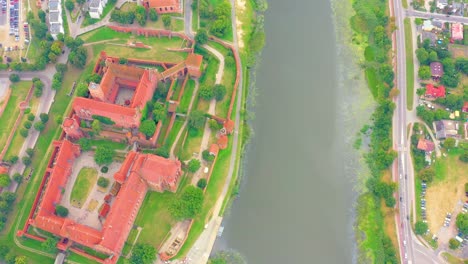 Aerial-view-of-Castle-of-the-Teutonic-Order-in-Malbork,-Malbork-,-largest-by-land-in-the-world,-UNESCO-World-Heritage-Site,-Poland