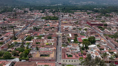 Slow-aerial-hyperlapse-push-in-on-the-Santa-Catalina-Arch-in-Antigua,-Guatemala