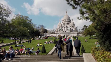 Shot-Of-Tourists-Going-Up-The-Stairs-Of-Basilic-Montmartre-During-April-2022,-Paris-France