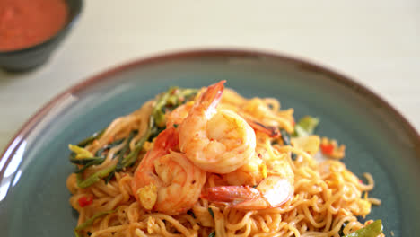 Stir-fried-instant-noodles-sukiyaki-with-shrimps---Asian-food-style