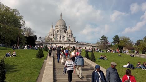 Shot-Of-The-Montmartre-Stairs-With-Tourists-Going-Up-And-Down,-Paris-France,-Back-to-Normal