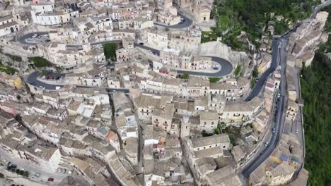 slow-and-calm-panning-towards-the-horizon-over-the-sicilian-old-town-of-ragusa,-stunning-view