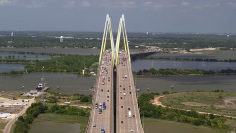 Einspielung-Der-Fred-Hartman-Brücke-In-Baytown,-Texas