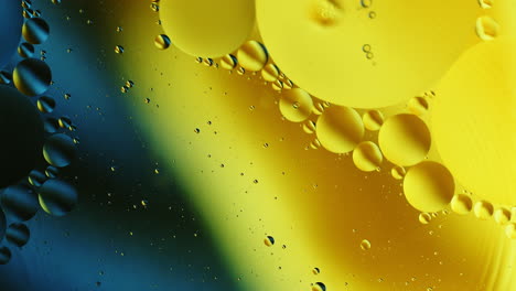 Echte-Nahaufnahmen-Von-Ölblasen-In-Der-Wasserrotation-Mit-Abstraktem-Mischhintergrund-Mit-Farbverlauf