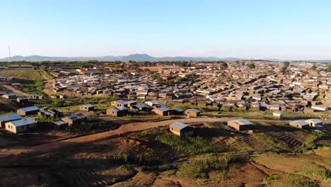 Dorfhäuser-Auf-Dem-Land-In-Malawi,-Luftaufnahme-Der-Armut-In-Afrika