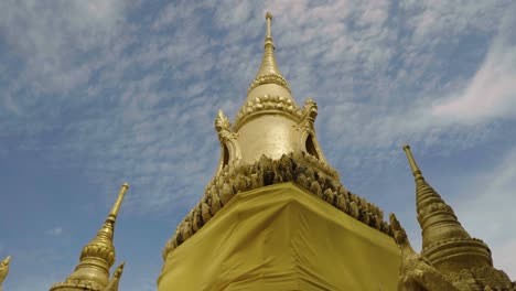 Golden-rooftop-of-a-Thai-Buddhist-temple-with-sky-view